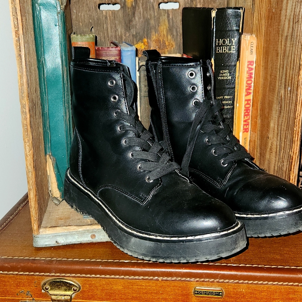 Combat boots